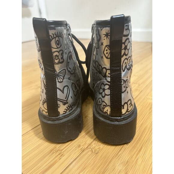 Steve Madden JDrina Graffiti Print Silver & Black Combat Boot Sz 13 - Picture 5 of 5